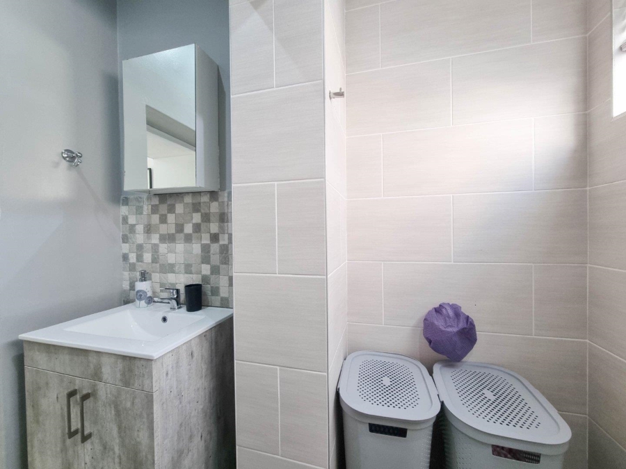 4 Bedroom Property for Sale in Sandbaai Western Cape
